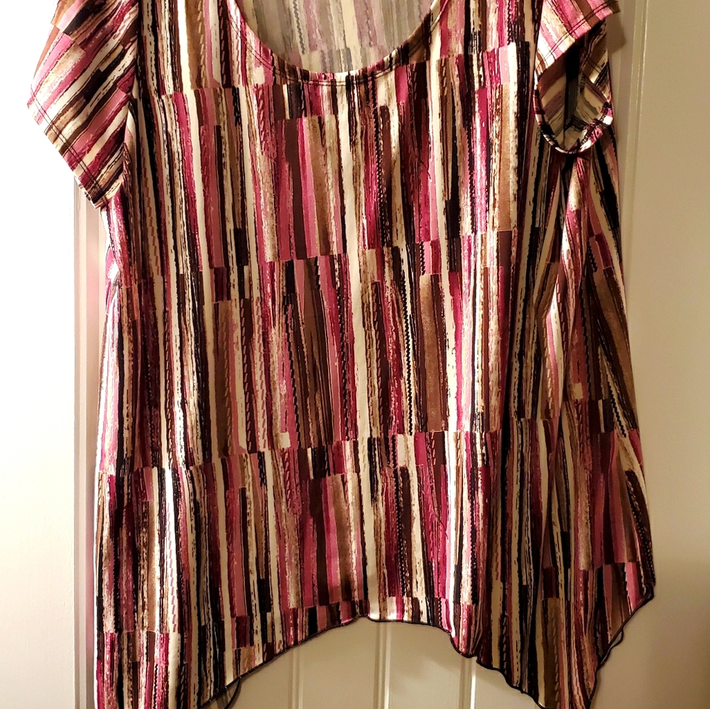 Assymetric stripped top